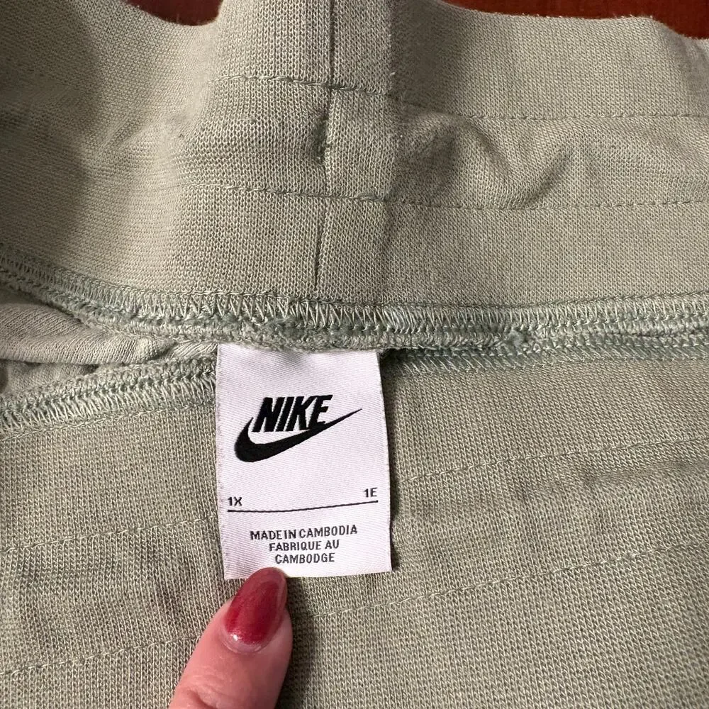Nike Women's Sportswear Terry Shorts Green Plus 1X Drawstring